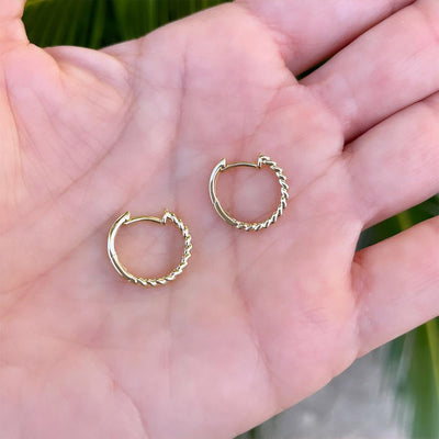 Petite Chain Huggie Hoop Earrings in 14k Yellow Gold