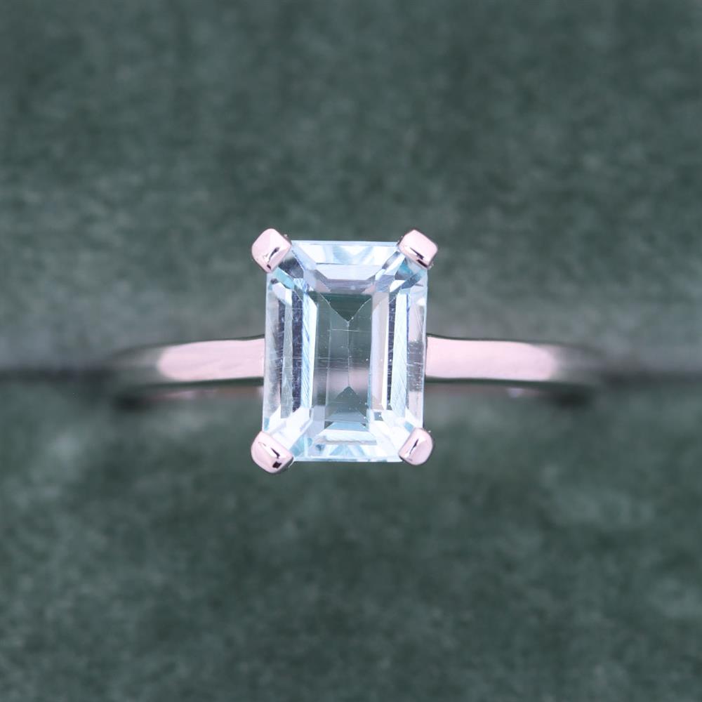 Classic Aquamarine Ring in 14k White Gold