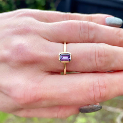 Very Violet Modern Sapphire Ring in 14k Yellow Gold