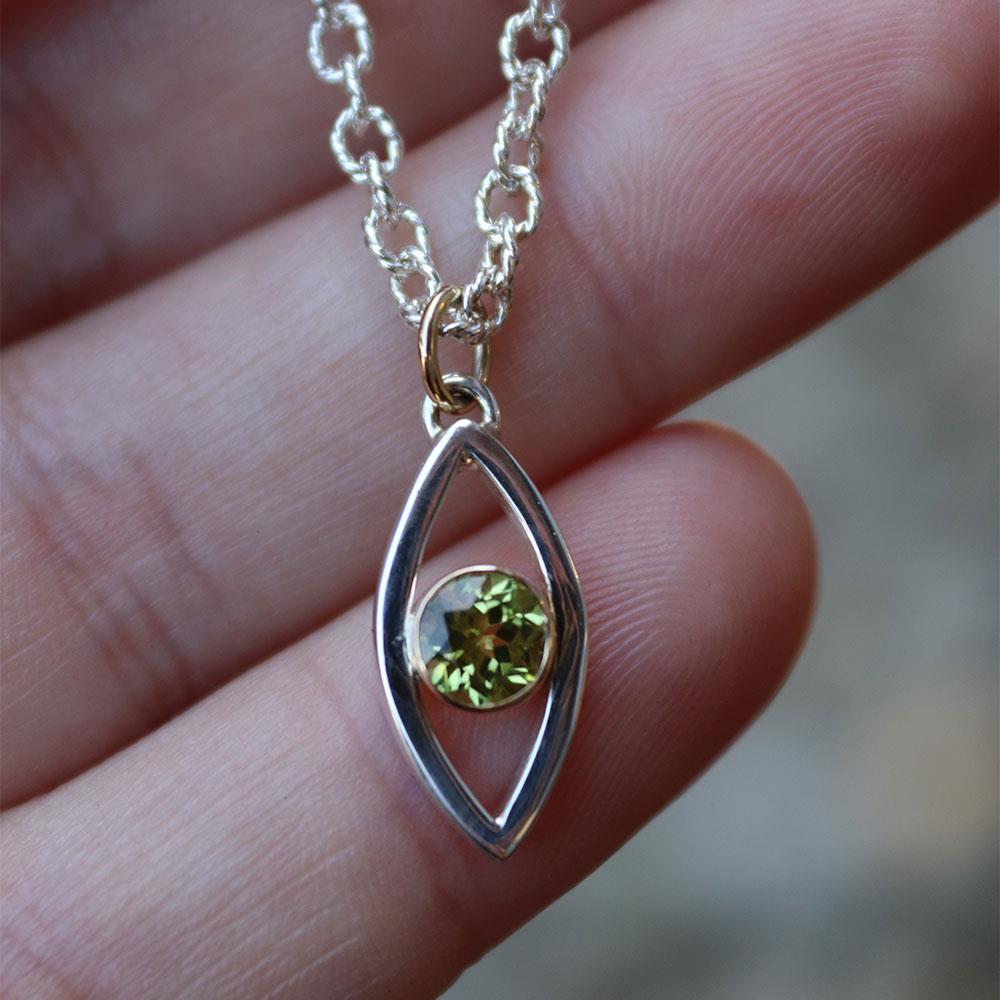 Green Eyes Peridot Necklace in Two Tone