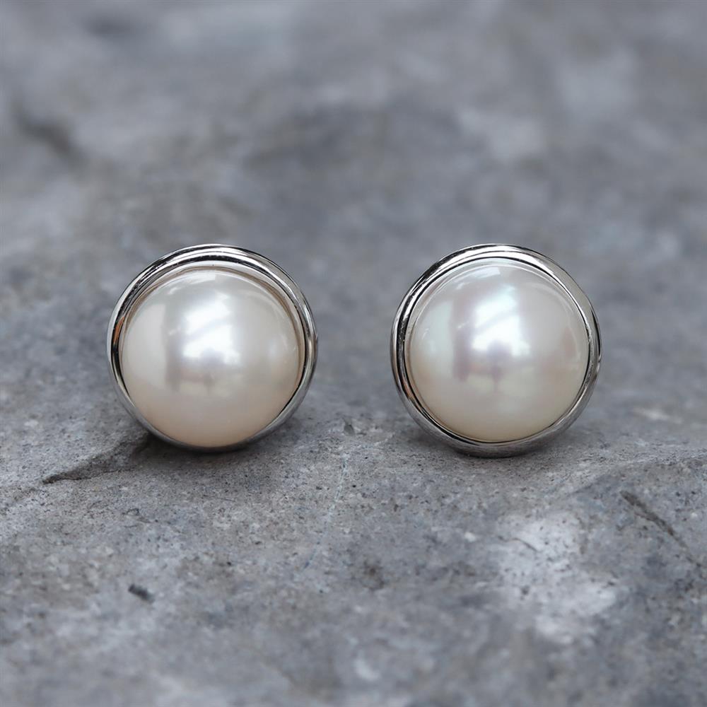 Modern Pearl Stud Earrings (6mm) in 14k White Gold